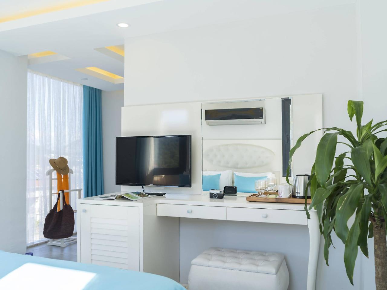 Monastery Suites Hotel (Adults Only) Олудениз Экстерьер фото